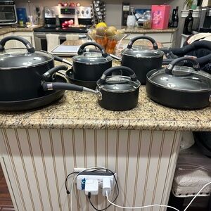Circulon Hard Anodized Nonstick Cookware Set – 10 Piece – Great Condition